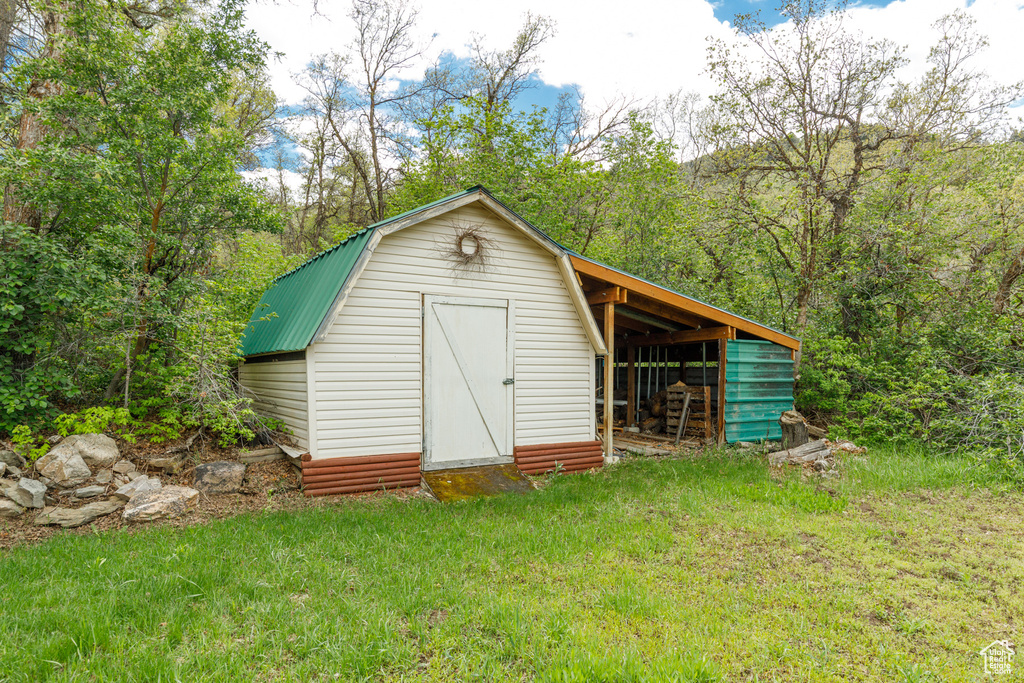 View of outdoor structure featuring an outbuilding