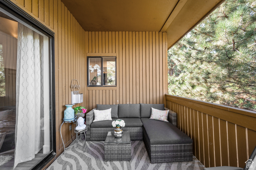 Balcony featuring an outdoor hangout area