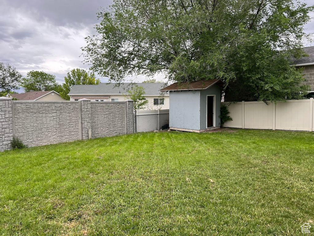 View of yard featuring a storage shed and an outbuilding