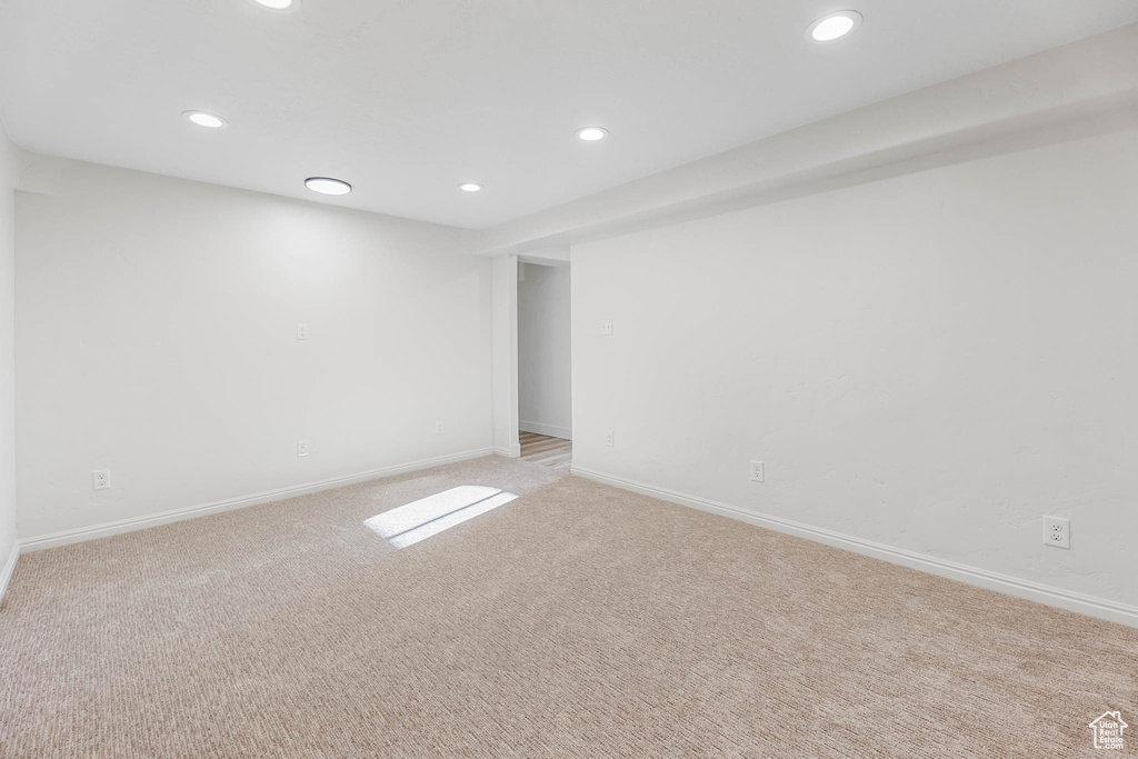 Unfurnished room featuring recessed lighting, baseboards, and carpet flooring