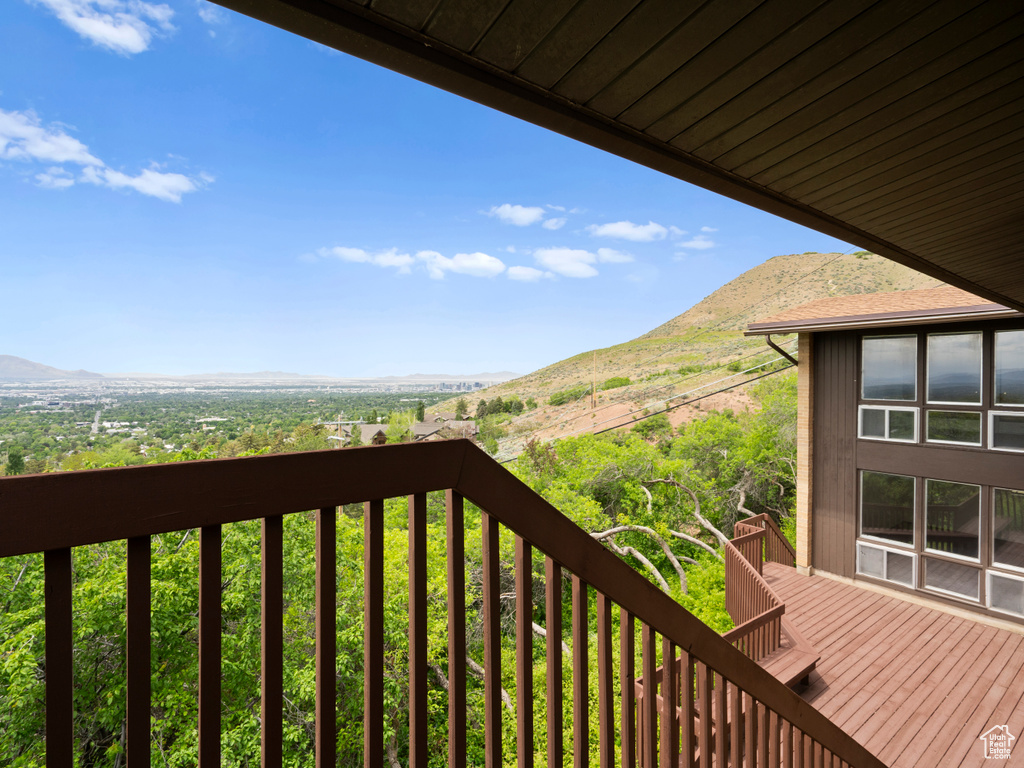 Balcony featuring a mountain view