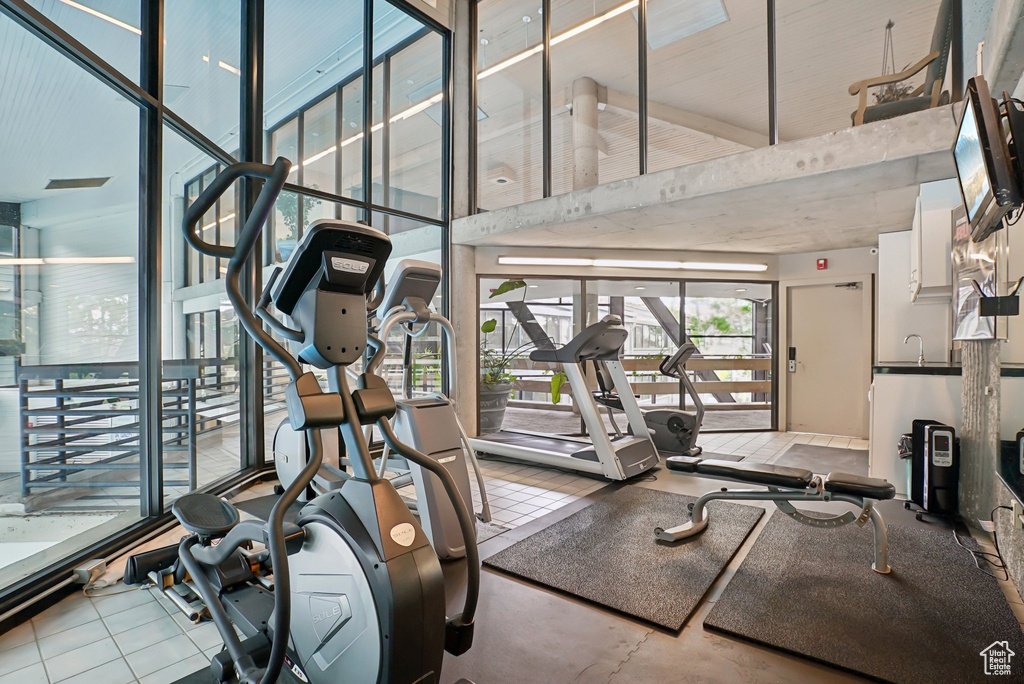 Gym with a high ceiling