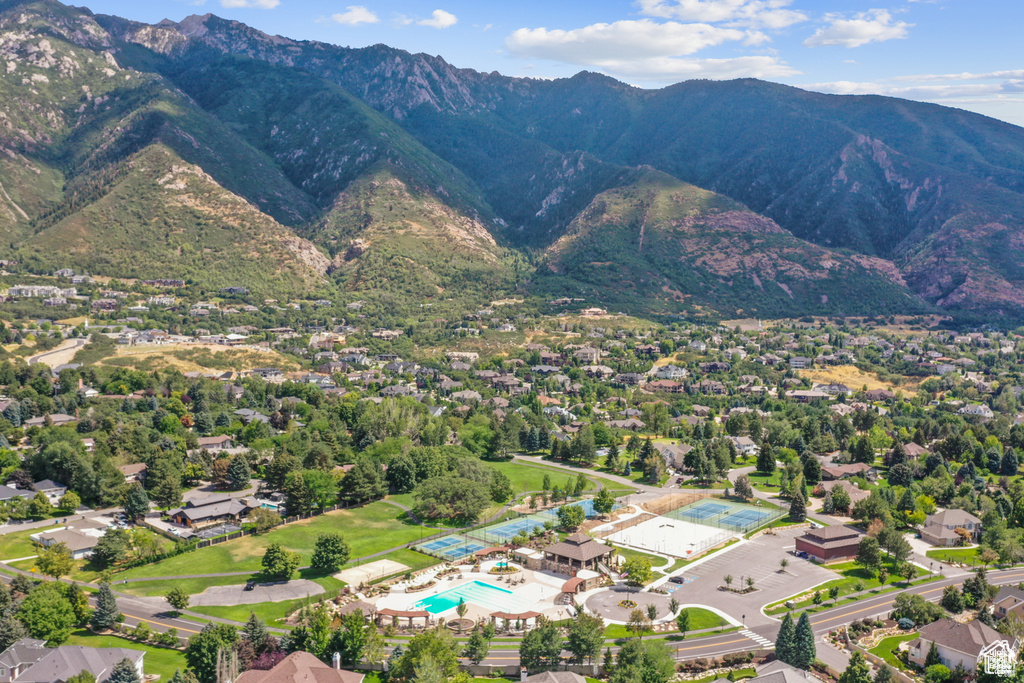 Bird\\\\\\\'s eye view of a pool area and a mountainous background