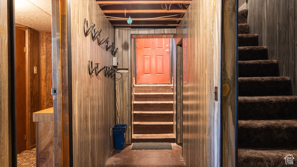 Stairs with concrete flooring