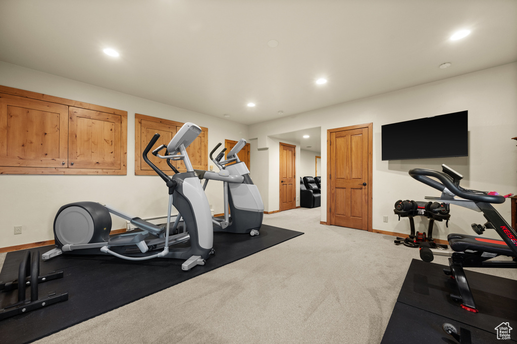 Workout room featuring recessed lighting and baseboards