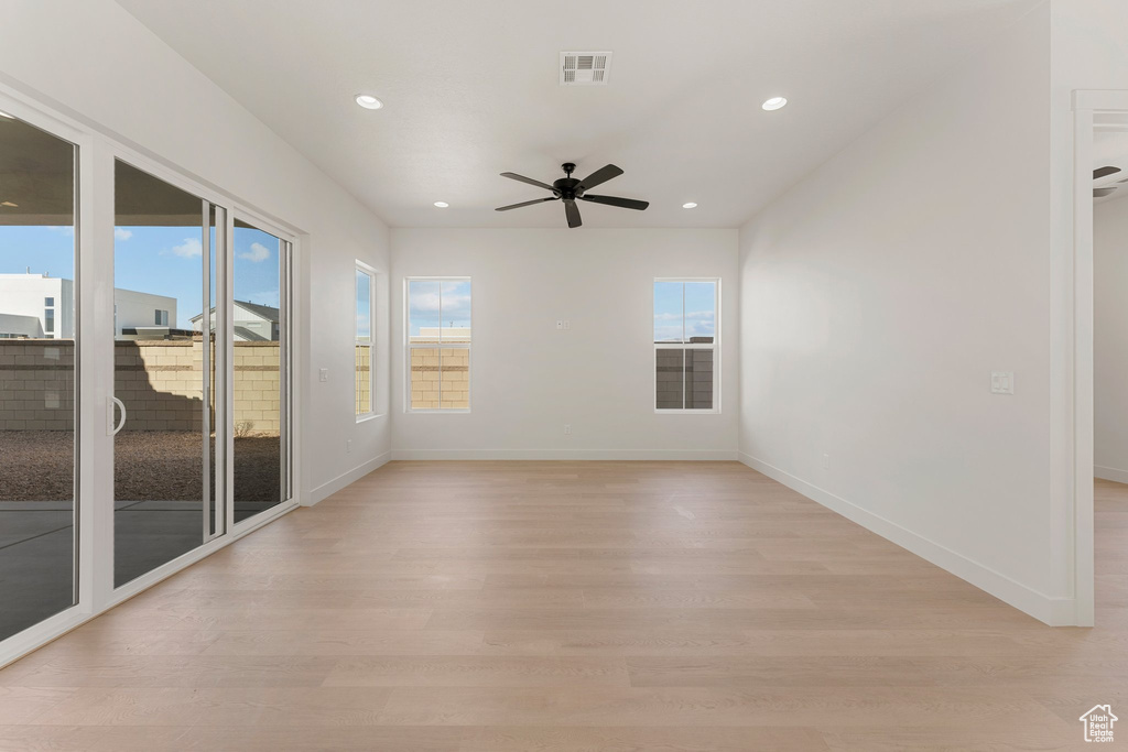 Unfurnished room with light wood-type flooring, ceiling fan, recessed lighting, and baseboards