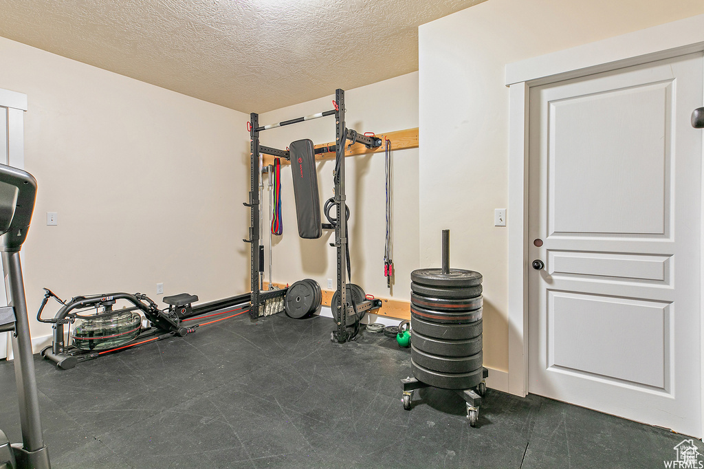 Exercise area with a textured ceiling