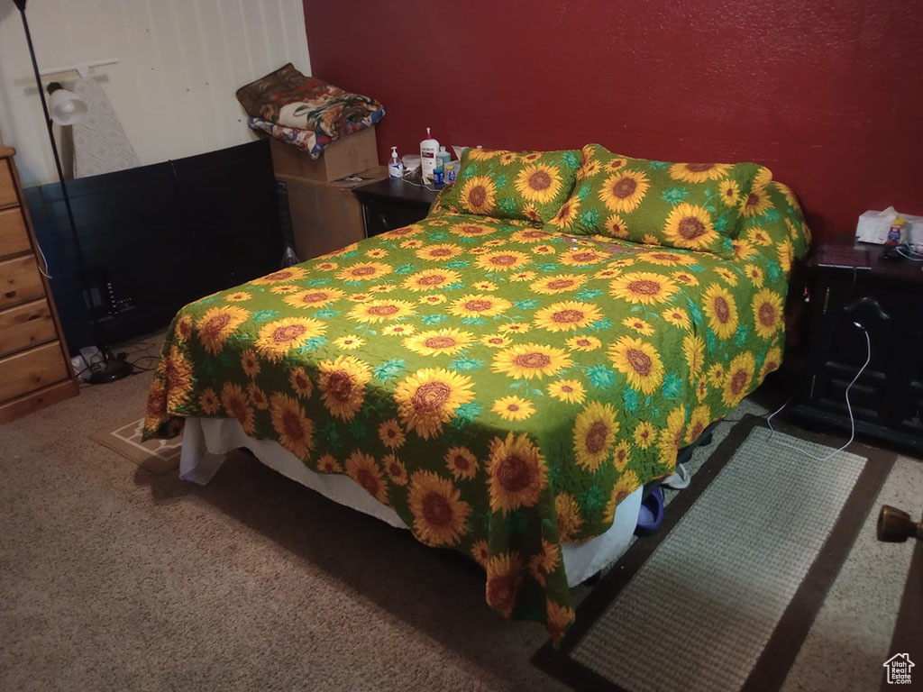 Bedroom with carpet