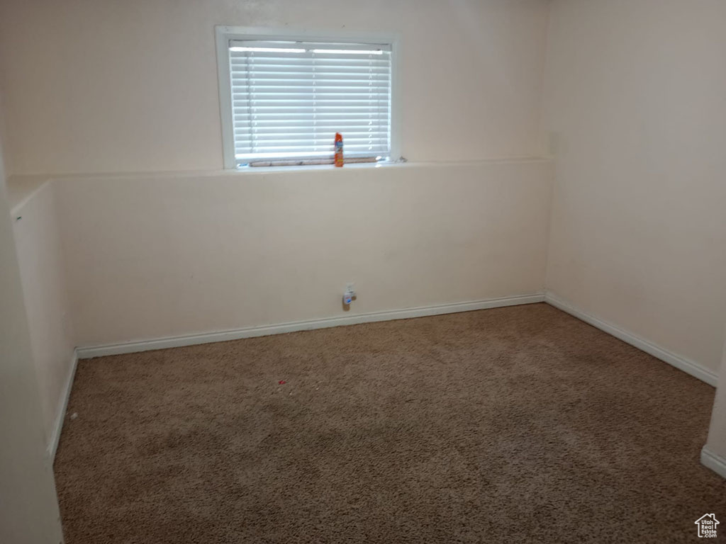 Carpeted empty room with baseboards