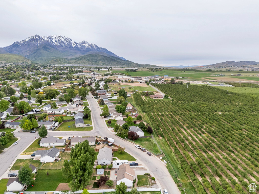 Bird\'s eye view of a mountainous background