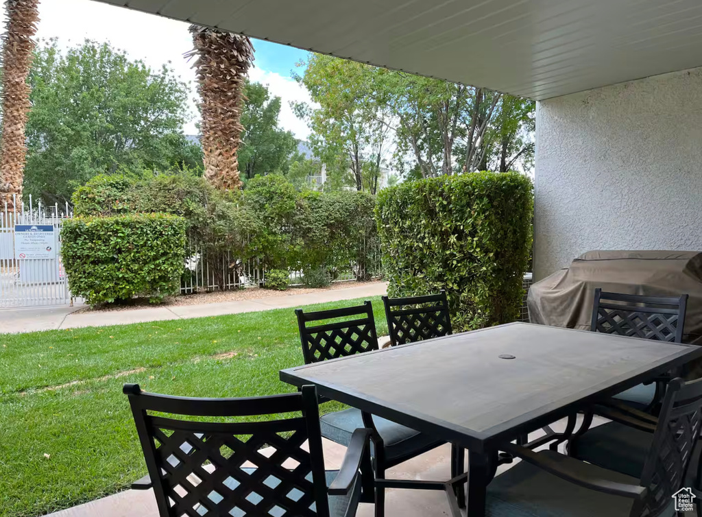 View of patio / terrace featuring outdoor dining area