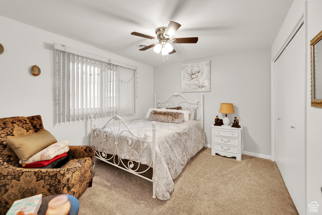 Bedroom featuring carpet floors, a closet, ceiling fan, and baseboards