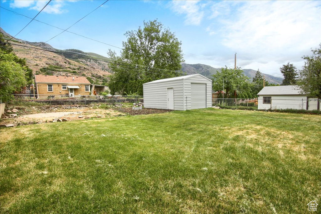 View of yard featuring a mountain view