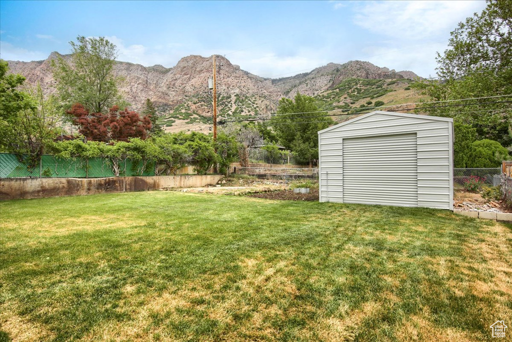 View of yard featuring a mountain view