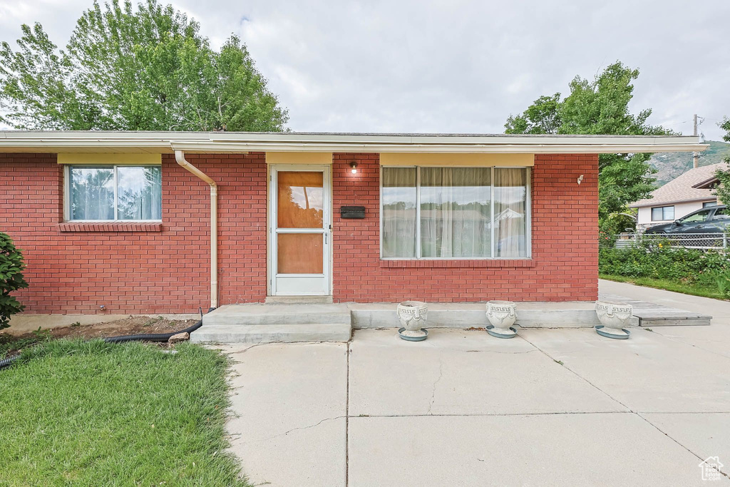 Single story home with brick siding