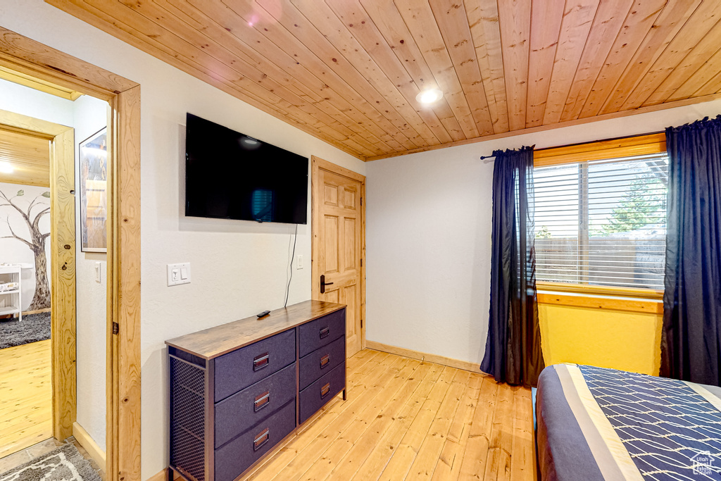 Bedroom with wooden ceiling, light wood finished floors, baseboards, and recessed lighting