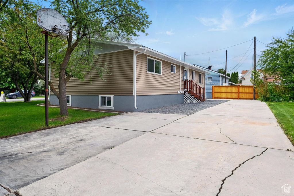 View of front facade featuring concrete driveway