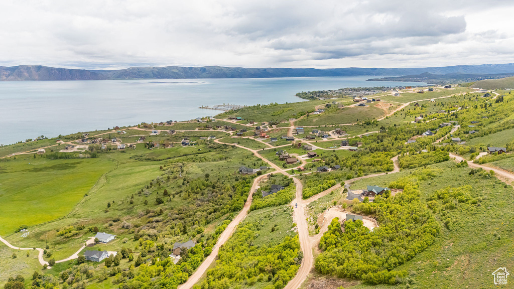 Bird\\\'s eye view of a water and mountain view