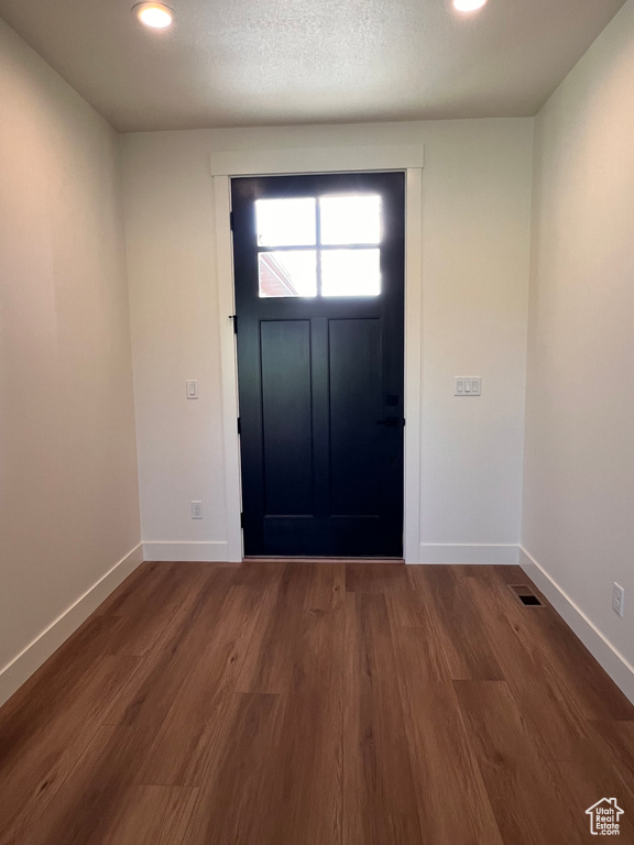 Foyer entrance featuring recessed lighting, baseboards, and dark wood finished floors