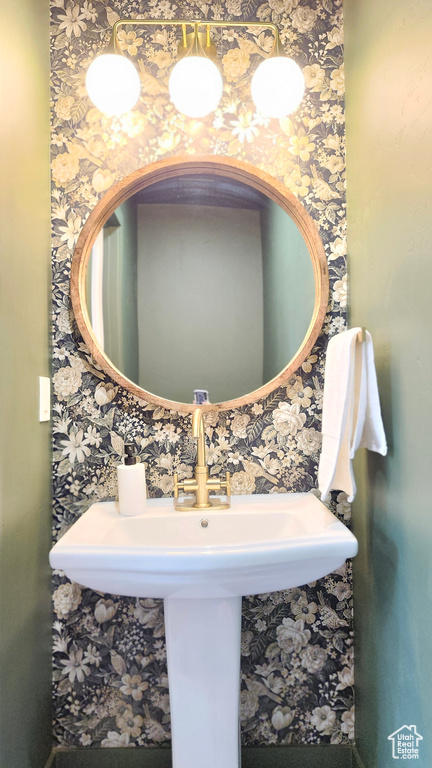 Bathroom with wallpapered walls