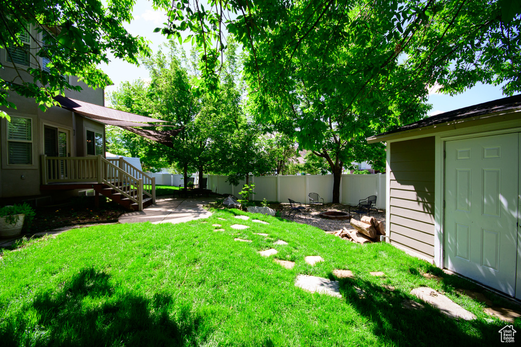 View of yard with an outbuilding