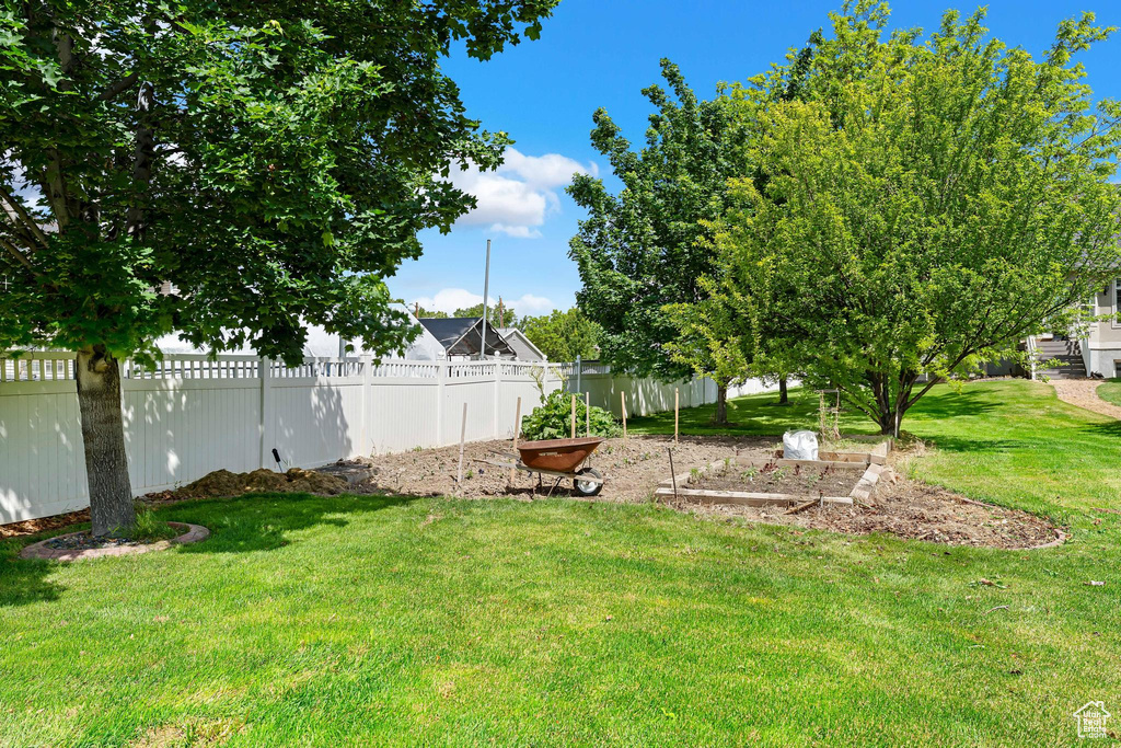 View of yard with a garden