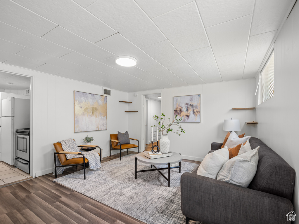Living room with dark wood-style floors and baseboards
