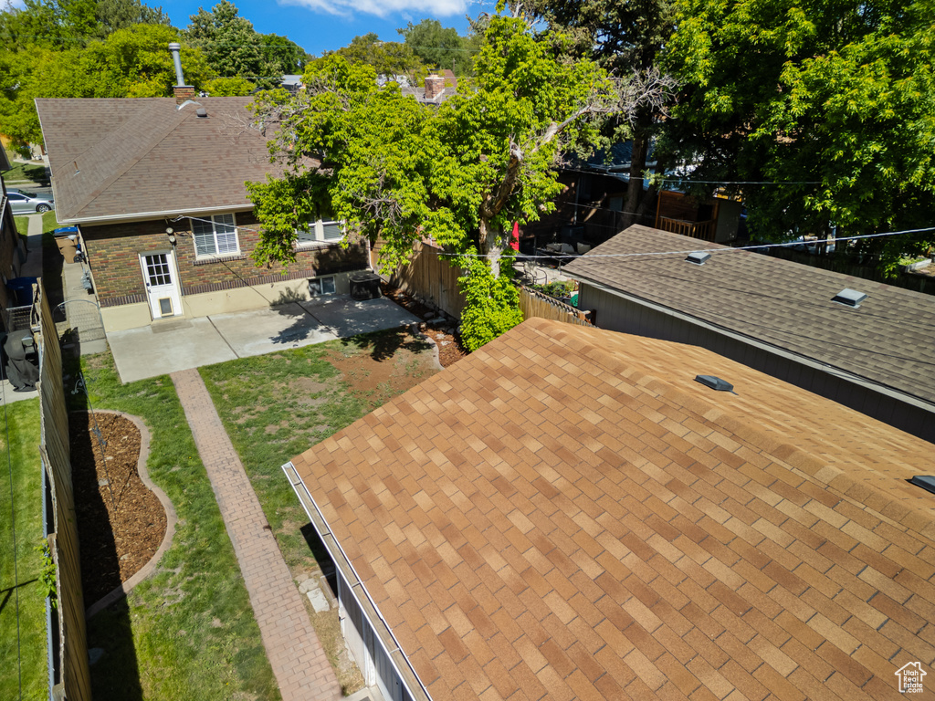 Aerial view of property and surrounding area