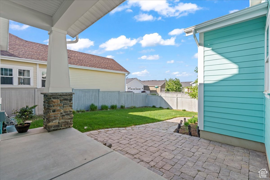 View of patio / terrace featuring a residential view