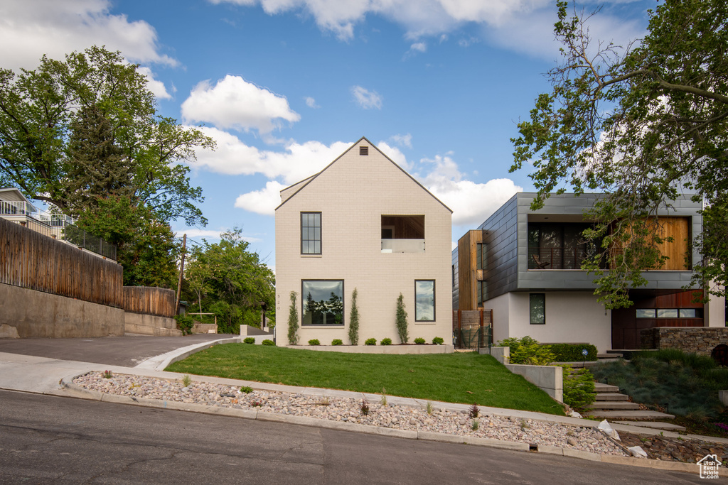 Contemporary house with a front yard