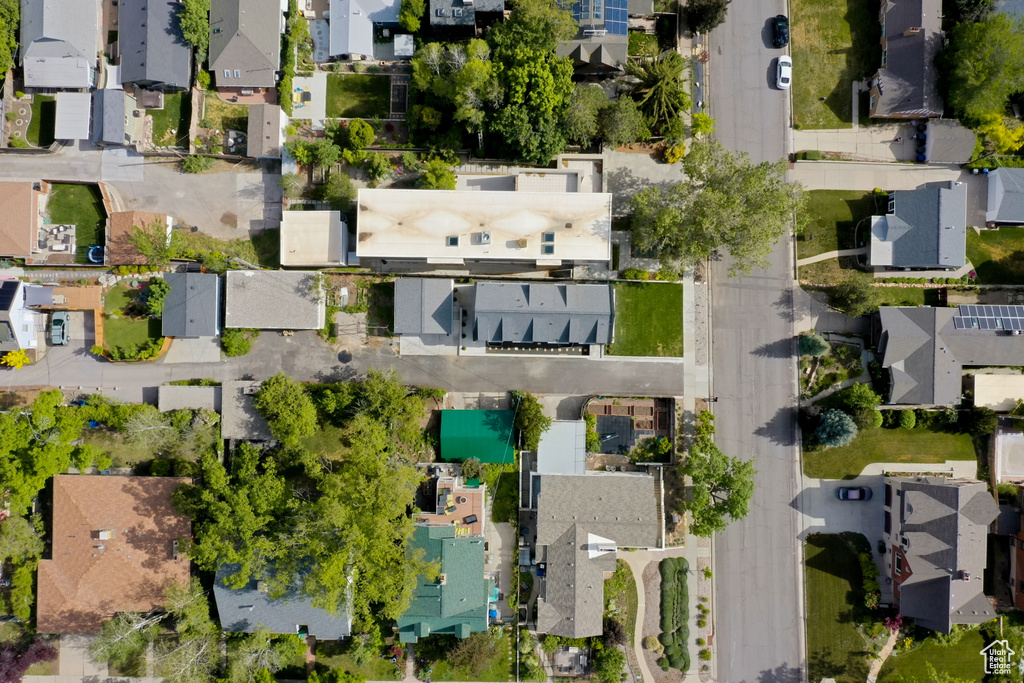 Aerial view of property\\\\\\\'s location with nearby suburban area