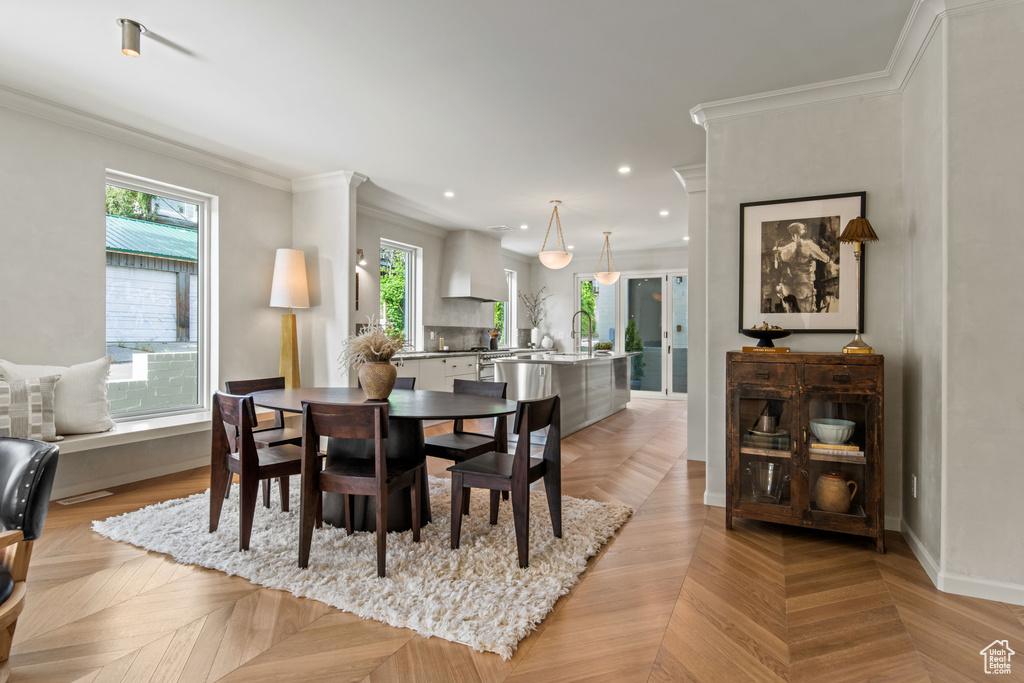 Dining room featuring ornamental molding, recessed lighting, and baseboards