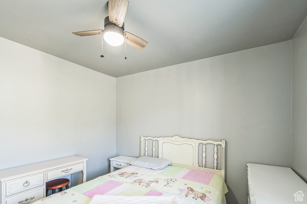 Bedroom with ceiling fan