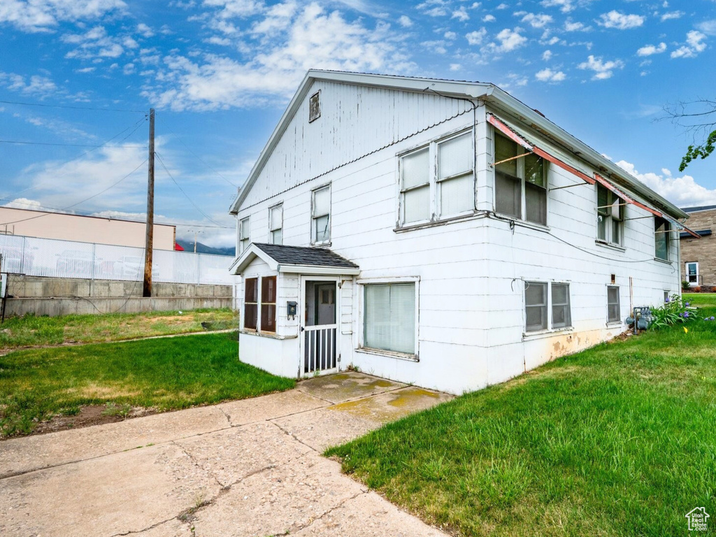 View of front of house with a front lawn