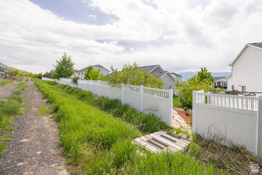 View of yard with a residential view and a mountain view