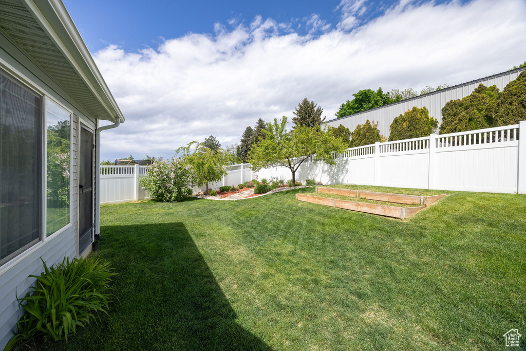View of yard with a garden