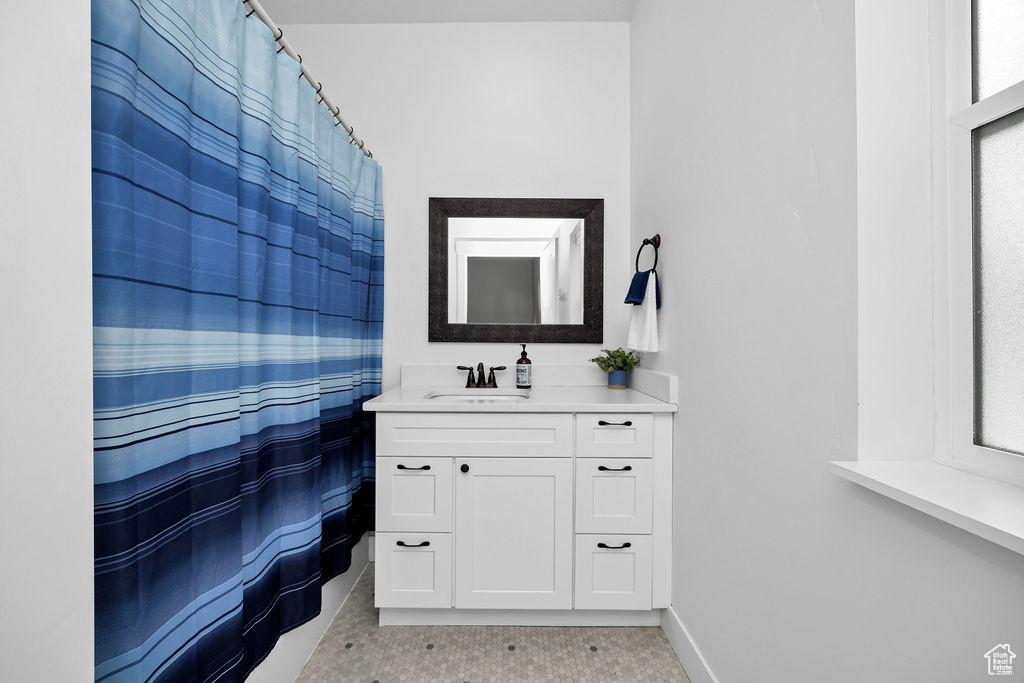 Full bath with vanity and a shower with shower curtain