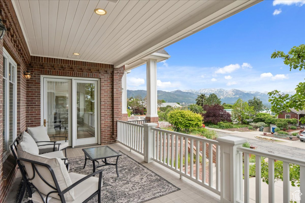 Balcony featuring a mountain view