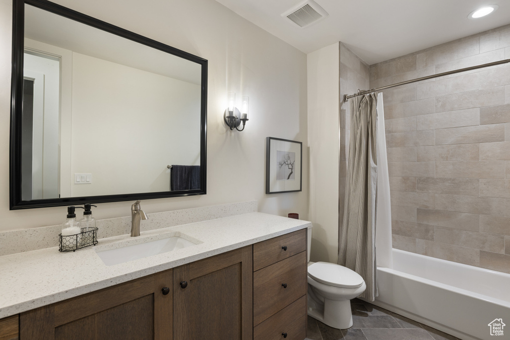 Full bathroom featuring toilet, vanity, shower / tub combo with curtain, and recessed lighting