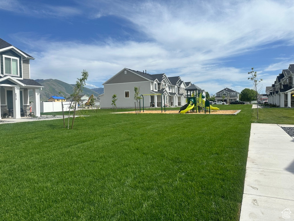 View of yard with a residential view and a mountain view