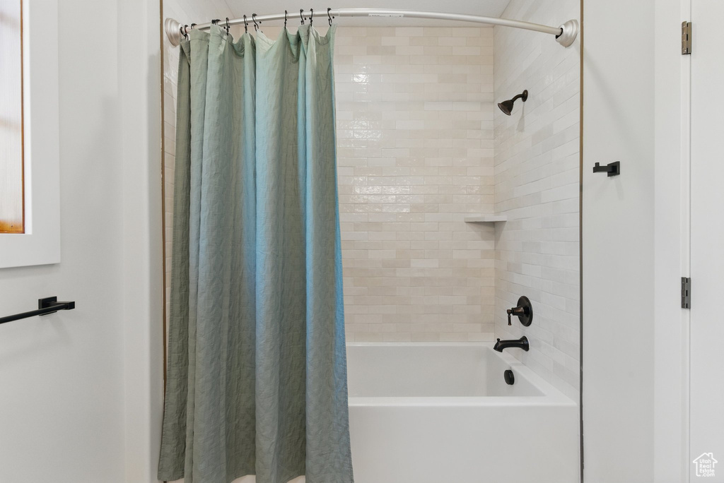 Bathroom with shower / bath combo