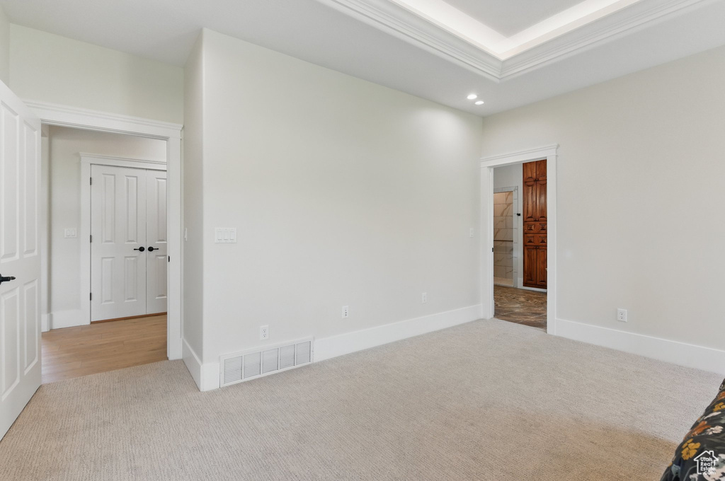 Carpeted spare room with baseboards, recessed lighting, and visible vents
