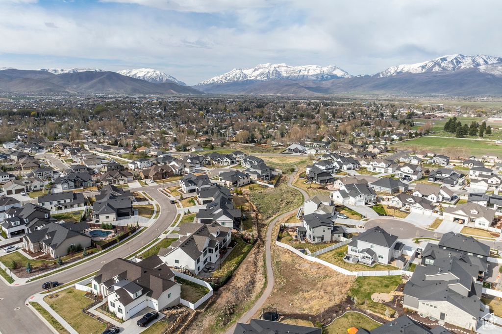 View of property location featuring nearby suburban area and mountains