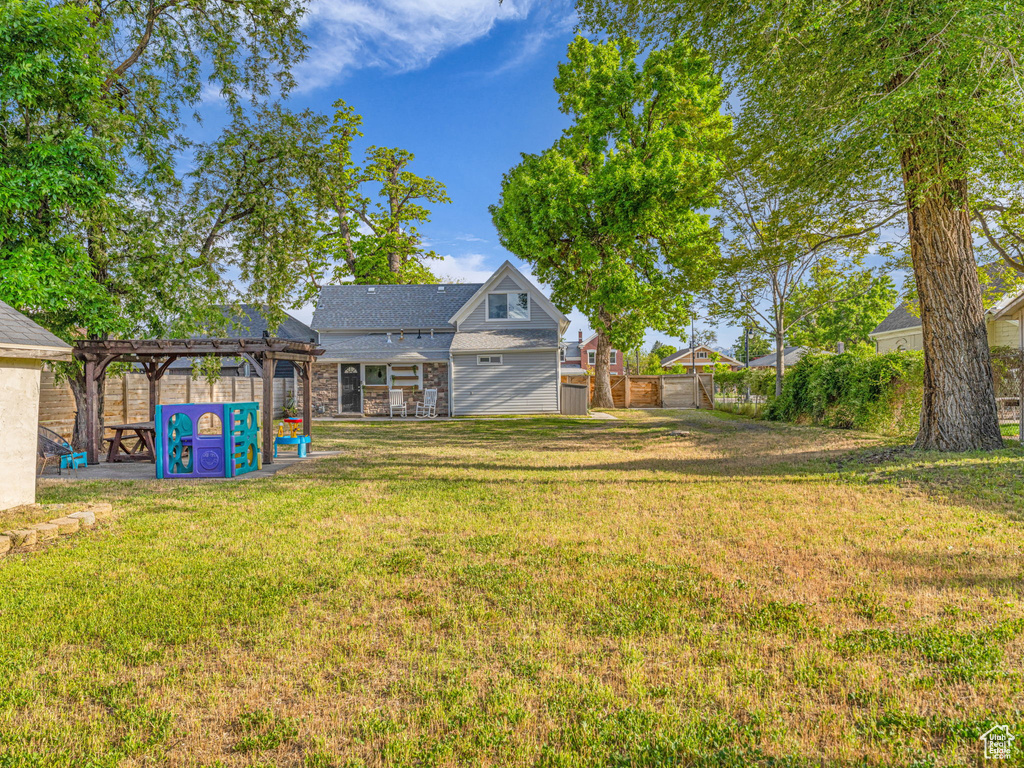 View of yard featuring a pergola