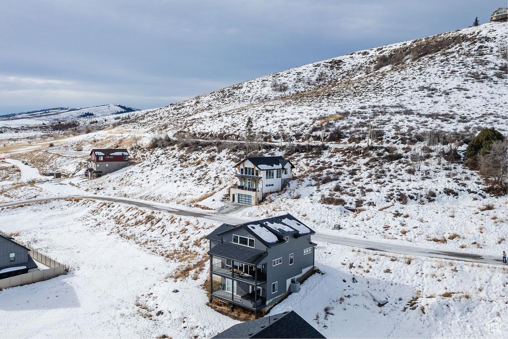Snowy aerial view with a mountain view