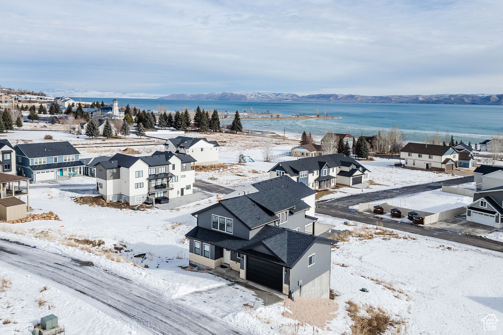 Aerial perspective of suburban area with mountains
