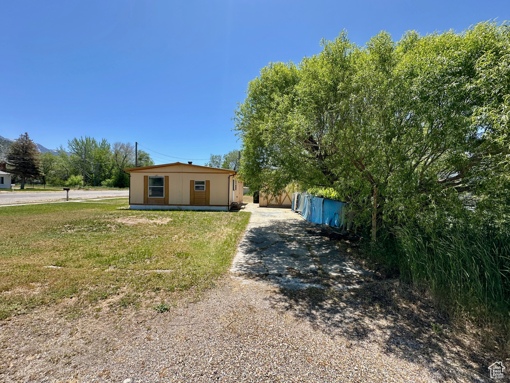 View of front facade featuring driveway