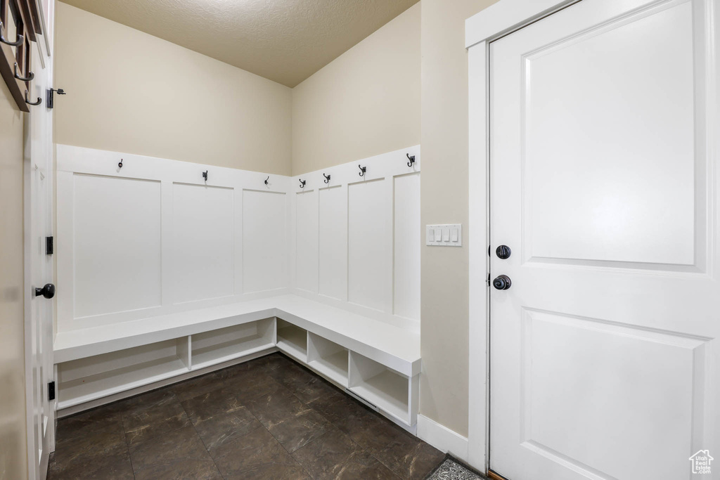 Mudroom featuring a textured ceiling
