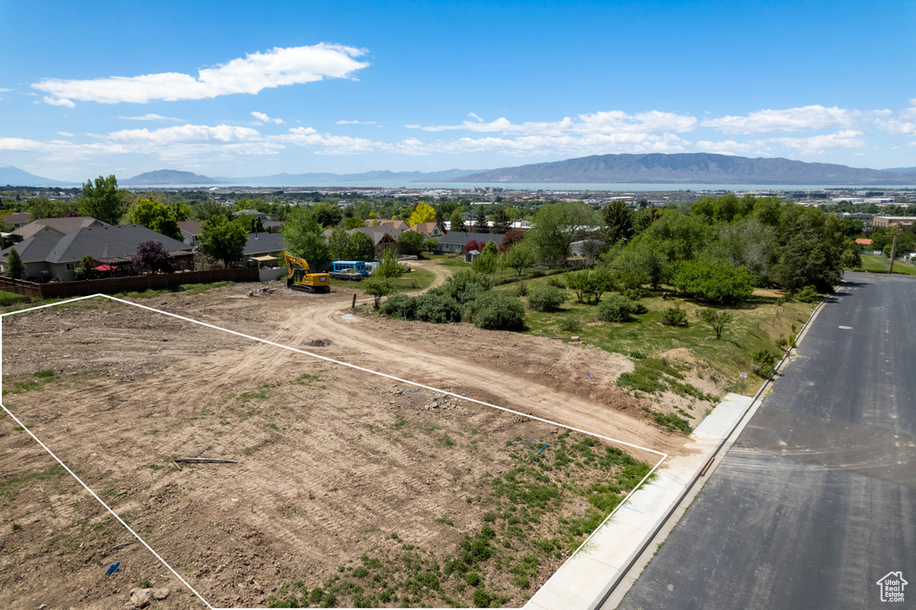 Aerial overview of property's location with property boundaries highlighted and mountains