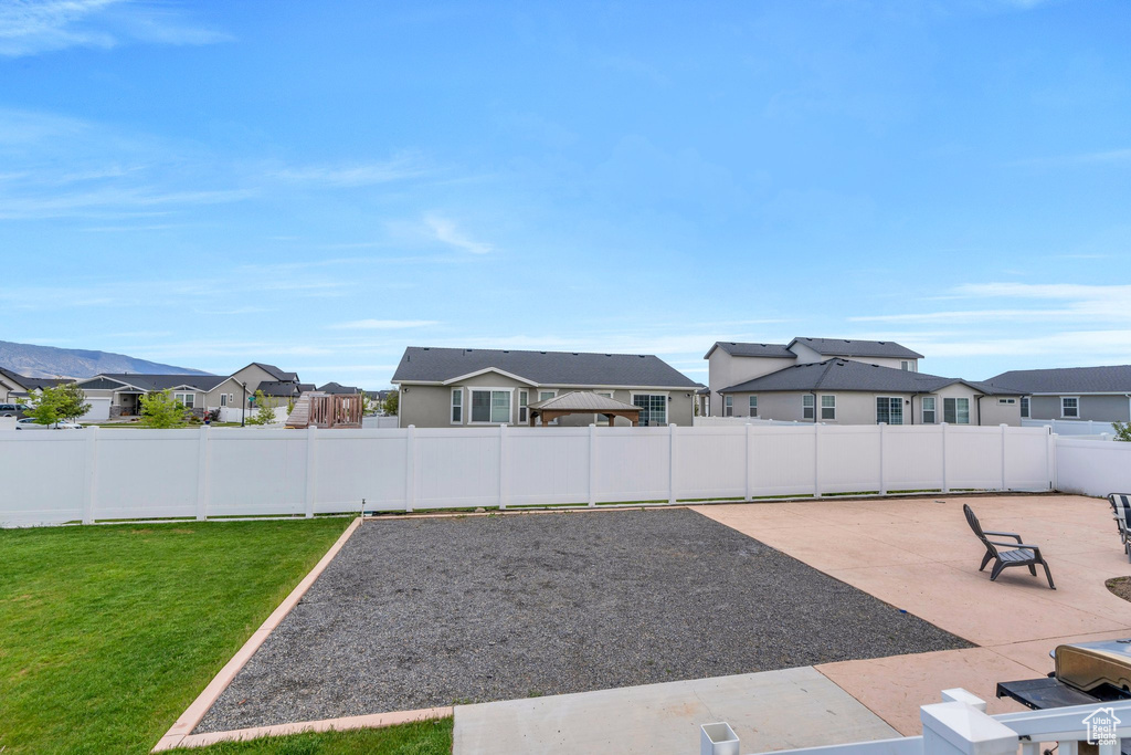 View of yard with a residential view and a patio area